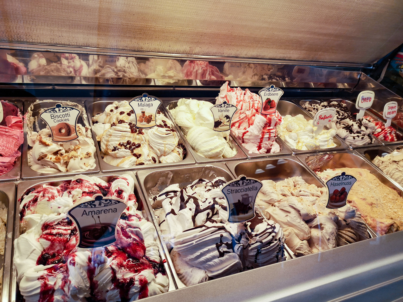 Eissorten im Eiscafé Bella Vista